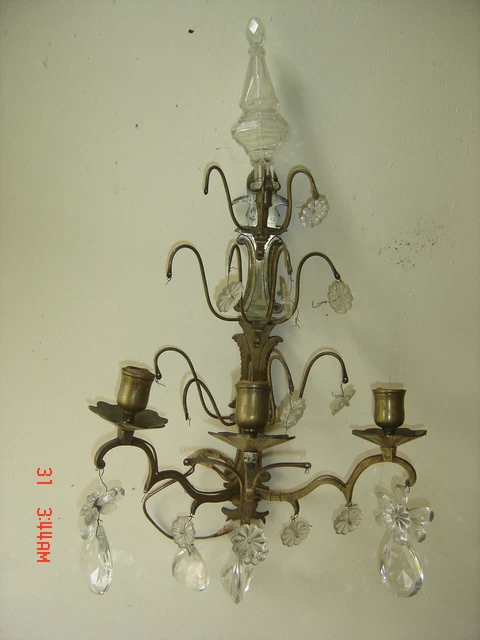 Paire d'appliques en bronze doré et pampilles en cristal