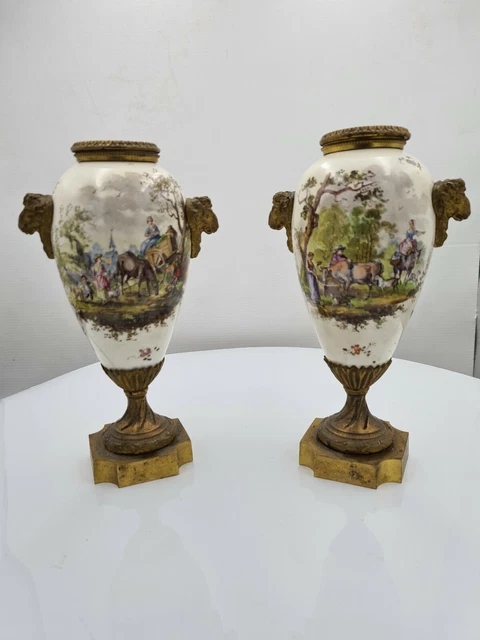 Jolie ancienne paire de cassolette, vase, bronze et porcelaine