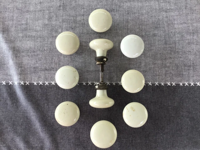 RARE LOT DE 10 ancienne poignee de porte en porcelaine ronde a voir EUR