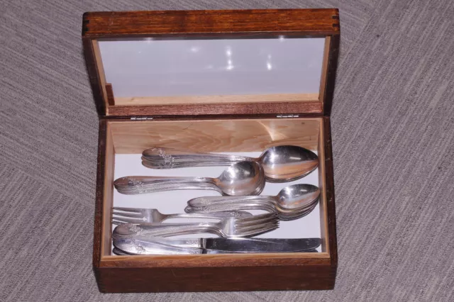 Tudor Plate Oneida Community Queen Bess Silver Plate Flatware Service 34 pieces