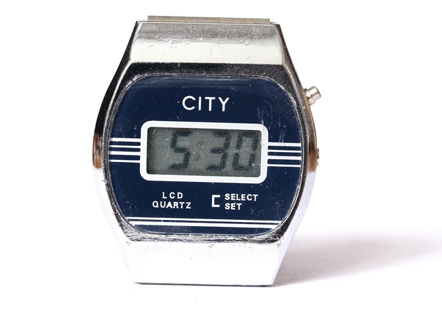 Jolie Montre TWO Quartz – Cadran Blanc, Bracelet Acier Inoxydable Argenté, Fonctionne Parfaitement