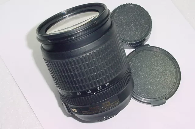 Nikon 18-105mm AF-S DX Nikkor F/3.5-5.6 G ED VR Auto Focus Zoom Lens - Excellent