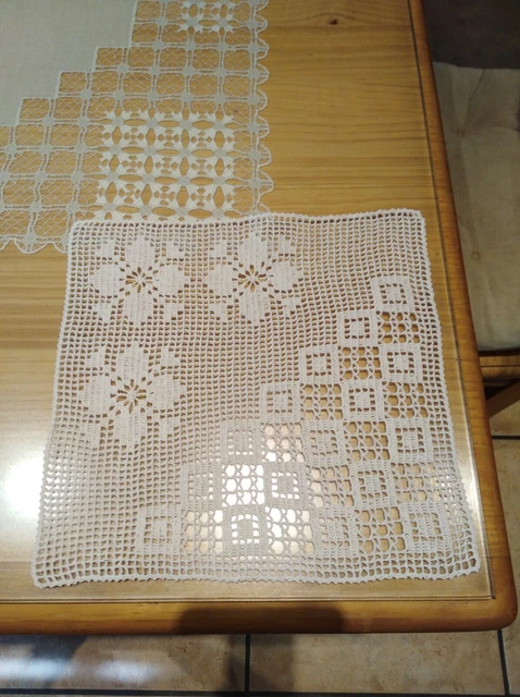 Pañuelo beige a ganchillo. Hecho a mano. Mira mis otros artículos.