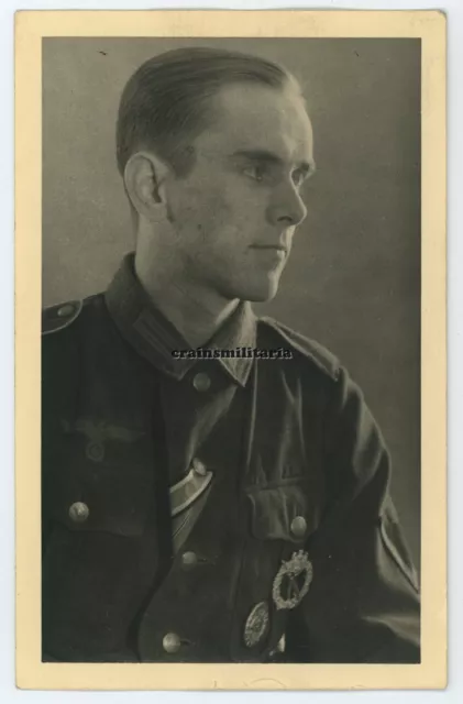 Orig. Foto AK Portrait Heer Gefreiter mit Orden ua ISA Sturmabzeichen VWA Silber