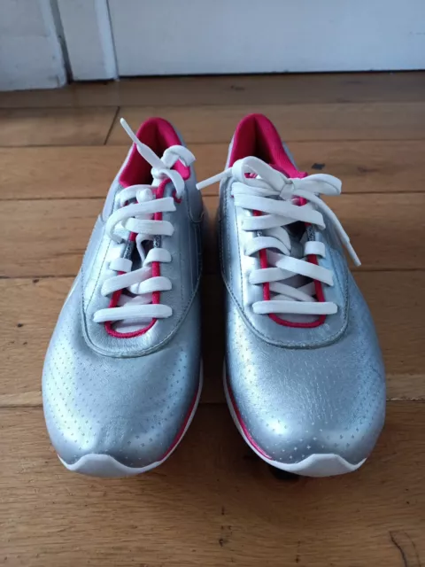 Red ladies deals trainers uk