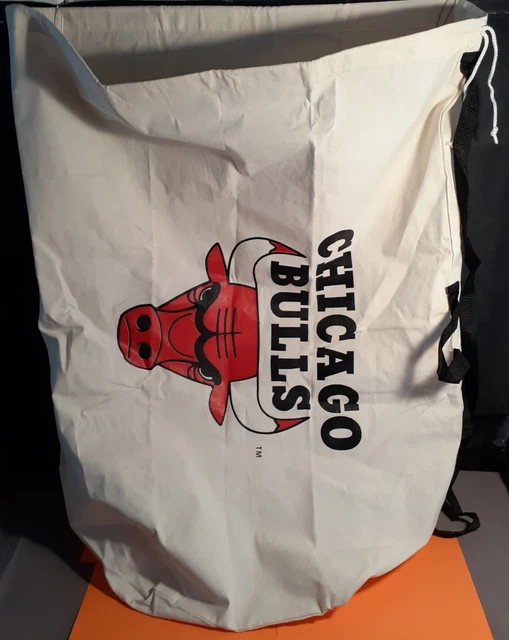 NASCO/INNOVO Chicago Bulls Ball Bag (Over The Shoulder Strap) Duffel Carry 35x28 NASCO/INNOVO Chicago Bulls Ball Bag (Over The Shoulder Strap) Duffel Carry 35x28