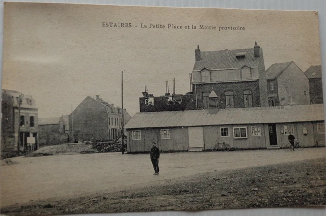 ESTAIRES 59 cpa la petite place et la mairie provisoire  Bon Etat 1930