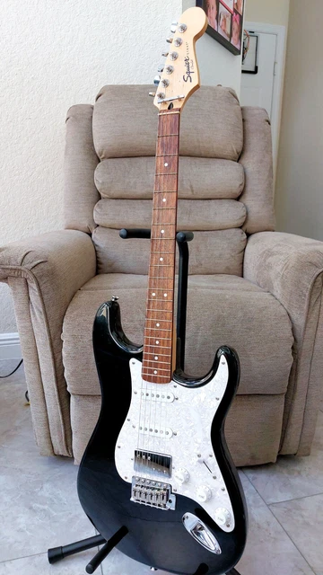 Squier Affinity Series Stratocaster 2005 Black w/ Rosewood Fingerboard & Gig Bag