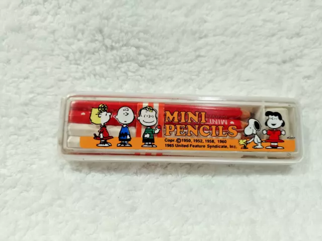 VINTAGE SNOOPY MINI PENCIL SET - FROM 1970s - VERY RARE