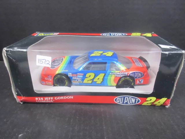 1994 Revell Dupont # 24 Jeff Gordon 1:24th diecast race car