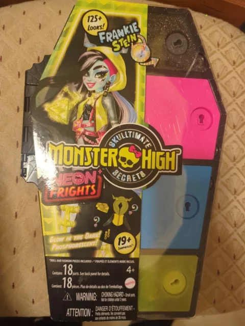 Monster High 12.75'' Skulltimate Secrets Neon Frights Draculaura