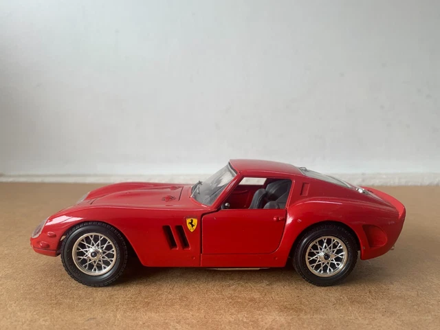 FERRARI 250 GTO 1962 ROUGE Burago Cod 3011 + Boite