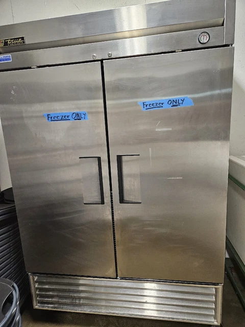 true commercial 2door freezer Model T-49F. Doesn't cool selling parts only.