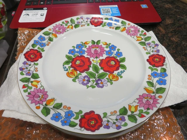 Kalocsa Hand Painted Porcelain Decorated Beautiful Wall Plate 9 1/2"