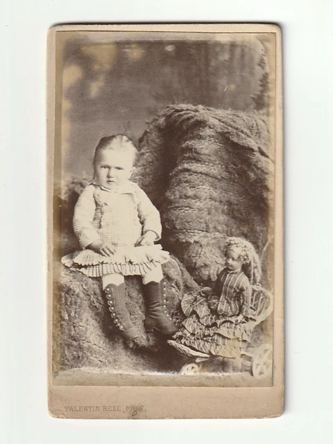 CARTE PHOTO, 1930 Fillette poupée doll Josette à cousine