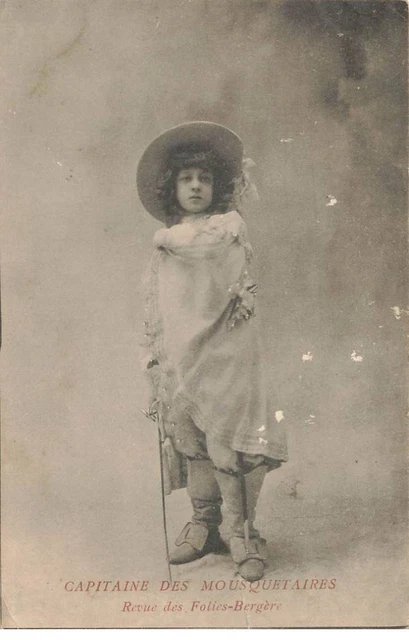 Escrime Al#Al00534 Capitaine Des Mousquetaires Revue Des Folies Bergere