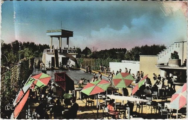 Issoudun - CPA Issoudun, Place des Marchés