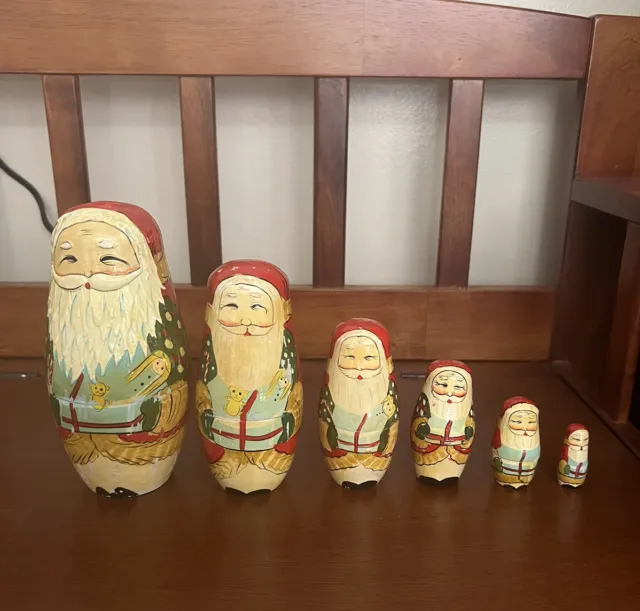 Vintage Santa Nesting dolls Very Detailed Hand Painted total of 6 Santa’s