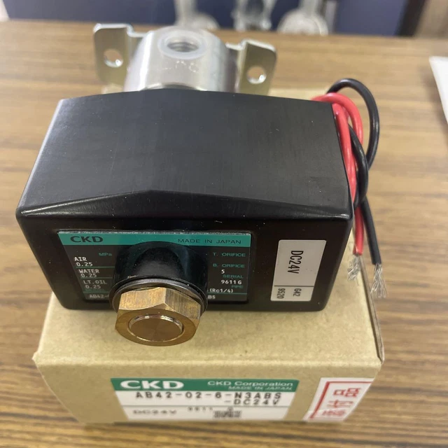 New unused electromagnetic valve AB42-02-63AB-SDC24V 1/4