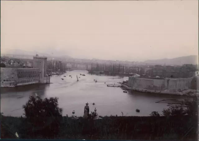 France, Marseille, Vue sur le Vieux Port  Vintage citrate print Tirage citra