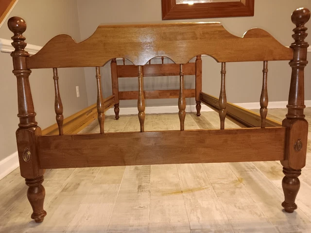 Vintage Ethan Allen Heirloom Nutmeg Maple Colonial Bed Twin With Original Frame