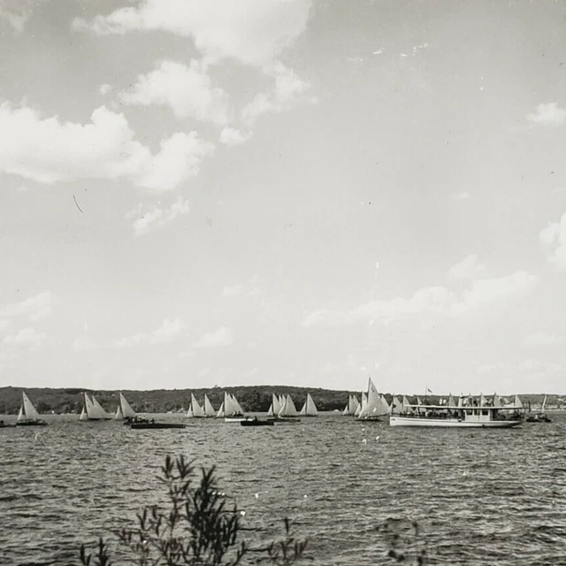 Williams Bay Wisconsin Boat Racing Lake Geneva Sailboat 1940s RPPC Postcard H421