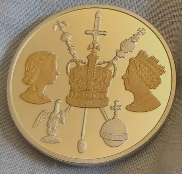Queen Elizabeth II Gold Silver Coin Old Medal Royal Mint Regalia London Vintage