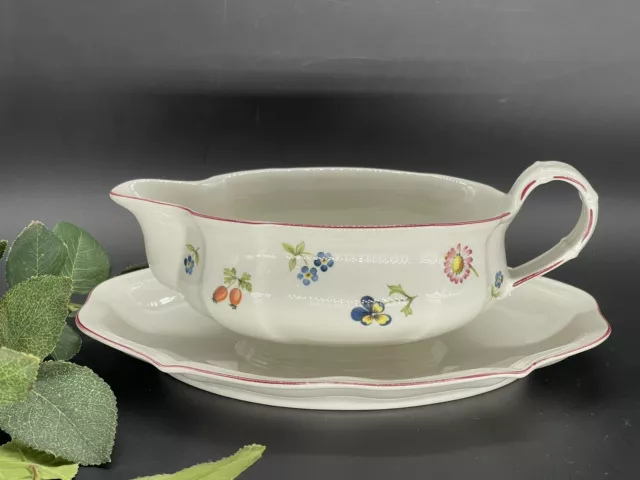 Villeroy & Boch 'Petit Fleur 'Sauceboat With Fixed Plate Approx. 21,5 x 15 x 9cm