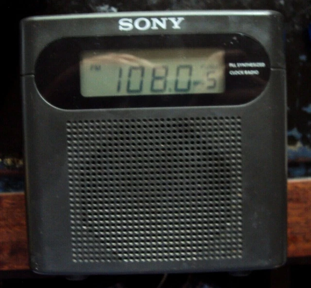 CLASSIC VINTAGE SONY DIGICUBE Clock Radio Alarm ICFC103L AM/FM/LW