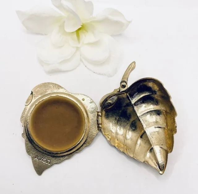 Vtg Avon Gold Tone Leaf Shape Locket Pin Brooch With Charisma Solid Perfume
