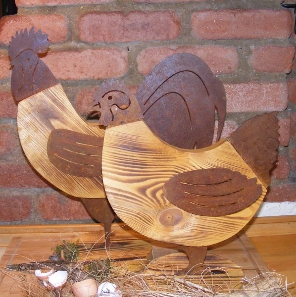 Hahn und Huhn auf Platte, Holz mit Meltall Mix, Edelrost Gartendekoration