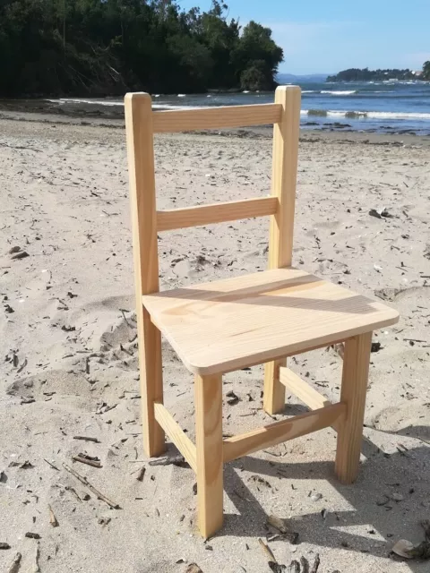 SILLA de madera maciza para niños.