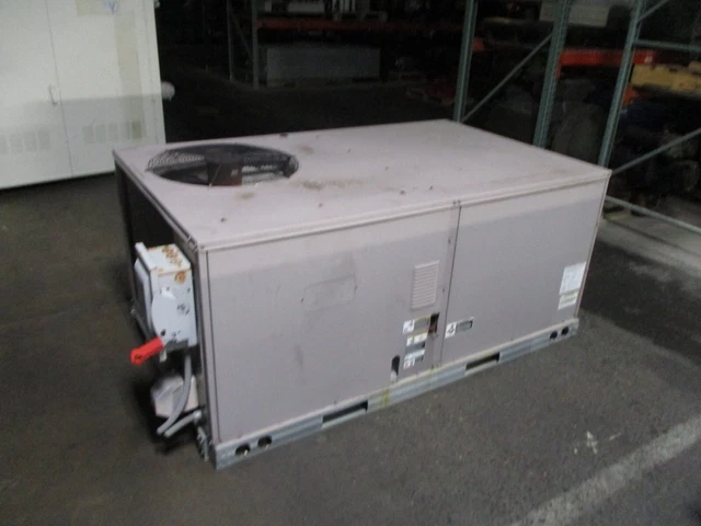 Carrier 48TFRooftop Unit 48TFE006---611-- 5 Ton 460V 3Ph Medium Heat Option Used