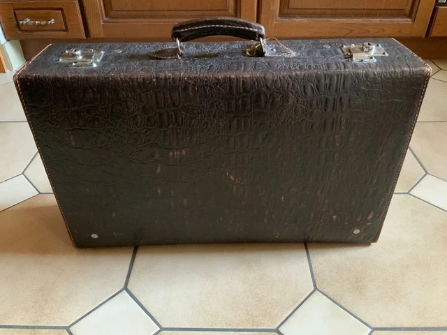 Alter Reisekoffer Leder (?) Vintage mit 1 Schlüssel 56x14x34 Alter Reisekoffer Leder (?) Vintage mit 1 Schlüssel 56x14x34