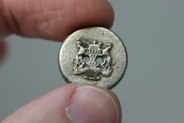 BOUTON LIVRÉE - Bouton à la couronne de marquis 28 mm aux armes G& C EUR 49,99 - FR