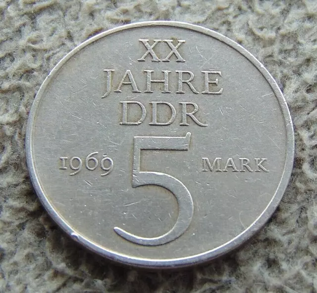 Eine Münze über 5 MARK,1969 Jahr, " 20 JAHRE DDR " !! NICHT MAGNETISCH!!!