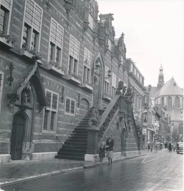 HOLLANDE c. 1951 - Auto  Mairie  Église  Alkmaar  - Div 10629