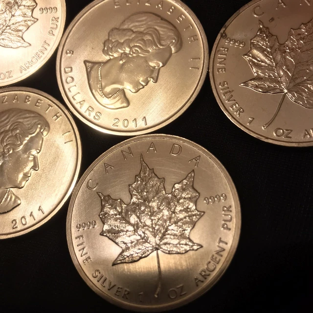 Silver 1oz Maple leaf bullion scrap. Lot of 5. 155 grams of pure silver.