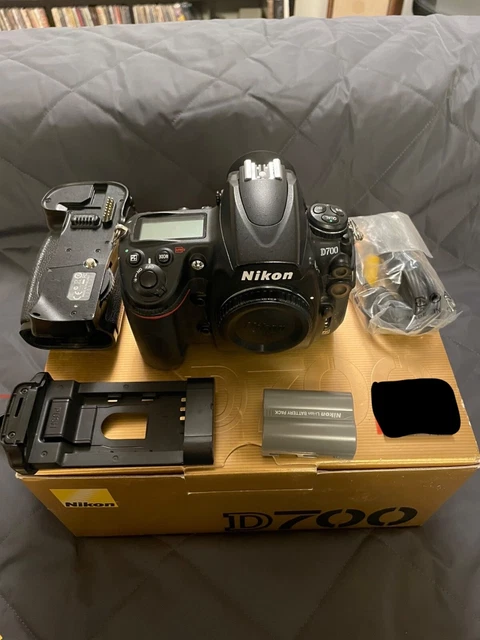 Nikon D700 12.1MP Digital SLR Camera W/ MB-D10 Multi Power Battery Pack