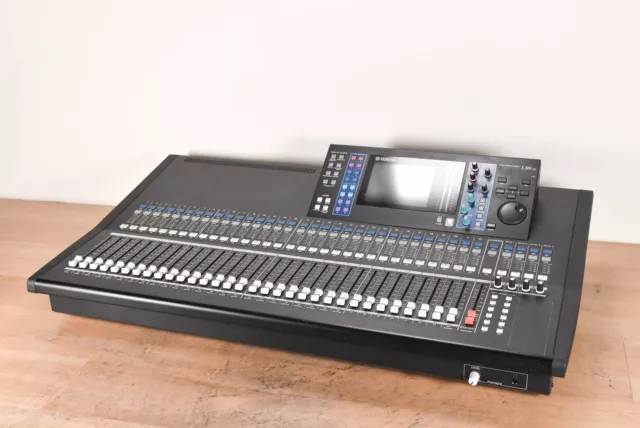 Yamaha LS9-32 32-Channel Digital Mixing Console CG00QBU