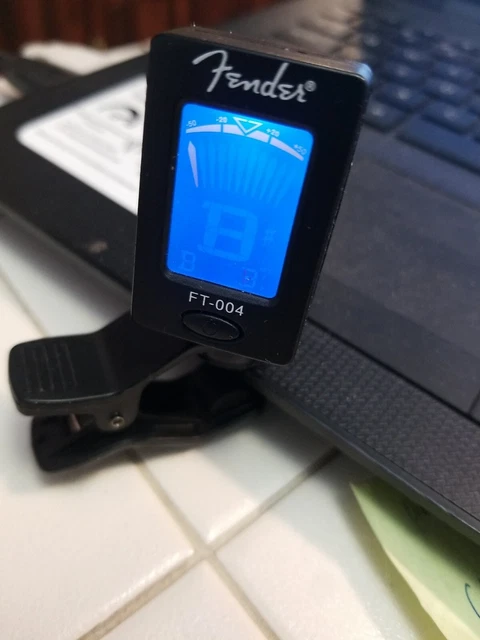 Genuine Fender Clip-On Chromatic Tuner FT-004 for Guitar, Ukulele, Bass, Violin