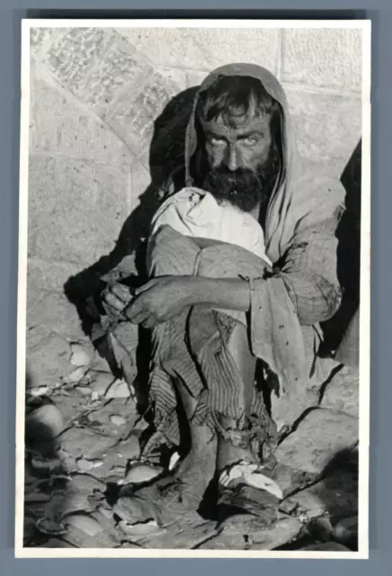 Palestine, Jerusalem Begger  Vintage silver print.  Tirage argentique d&#039;é