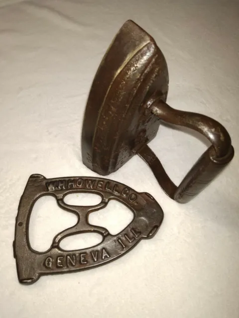 Antique Sad Iron C 8 with Howell Trivet, Hand Forged, 19th Century 2