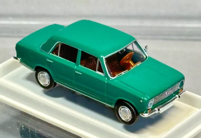 1:87 Brekina 22402 FIAT 124 , opalgrün , in OVP