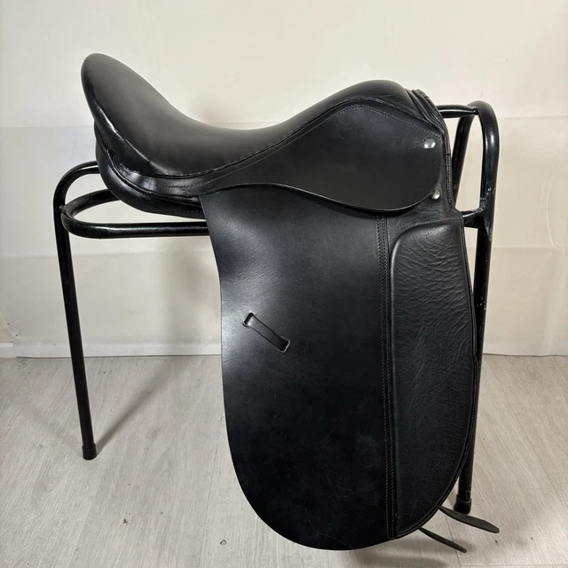 Selle D'équitation Tout Usage Freeny 17,5 Pouces En Cuir Marron - Neuve Avec étriers
