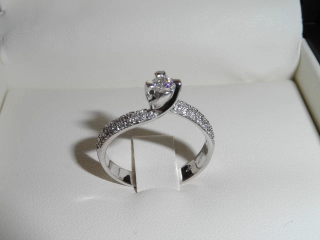 Anello solitario valentino 30 carati sale