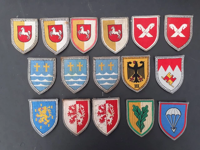 Lot De 8 Calots Militaires Vintage - Pins Lénine URSS, Armée, Police - État Variable, Collection