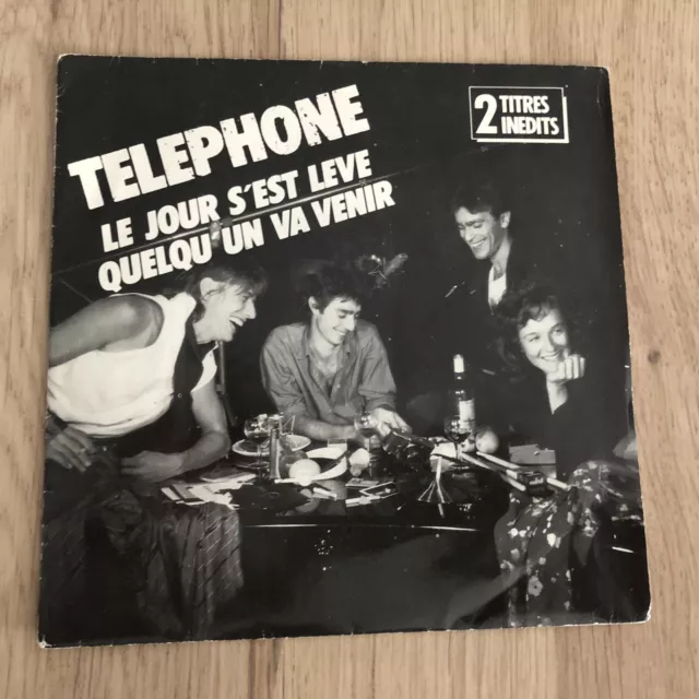 TELEPHONE : Le jour s'est levé / Quelqu'un va venir 7" 45T VIRGIN 90231 vynil EX