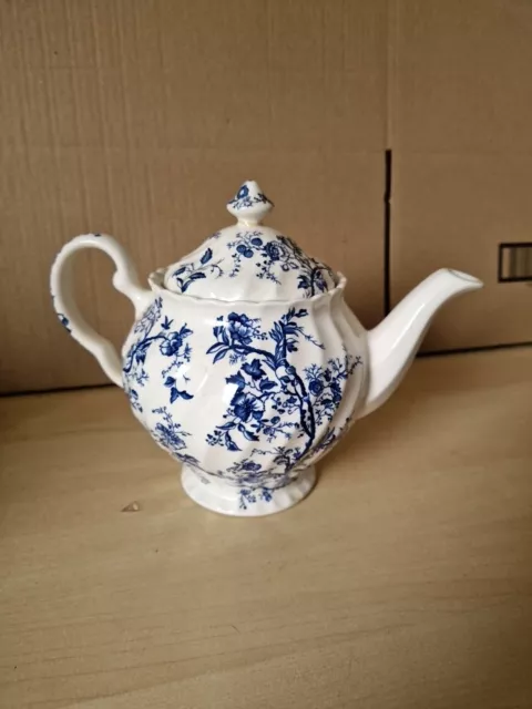 Vintage Blue And White Ceramic Tea Pot  Floral Pattern 19cm Tall