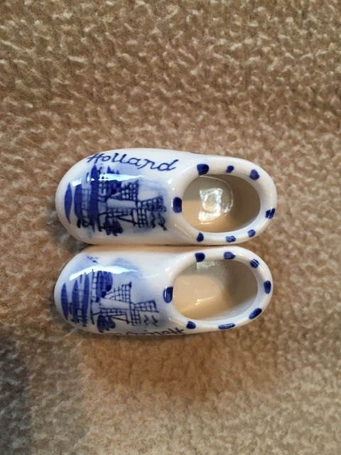 Delftware Holland Shoes Pair Magnet VGC